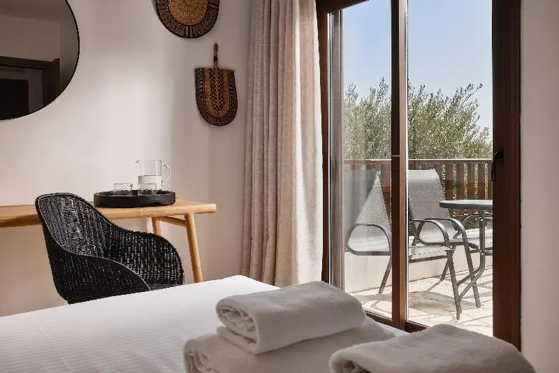 Superior Double room with balcony (full double bed)
