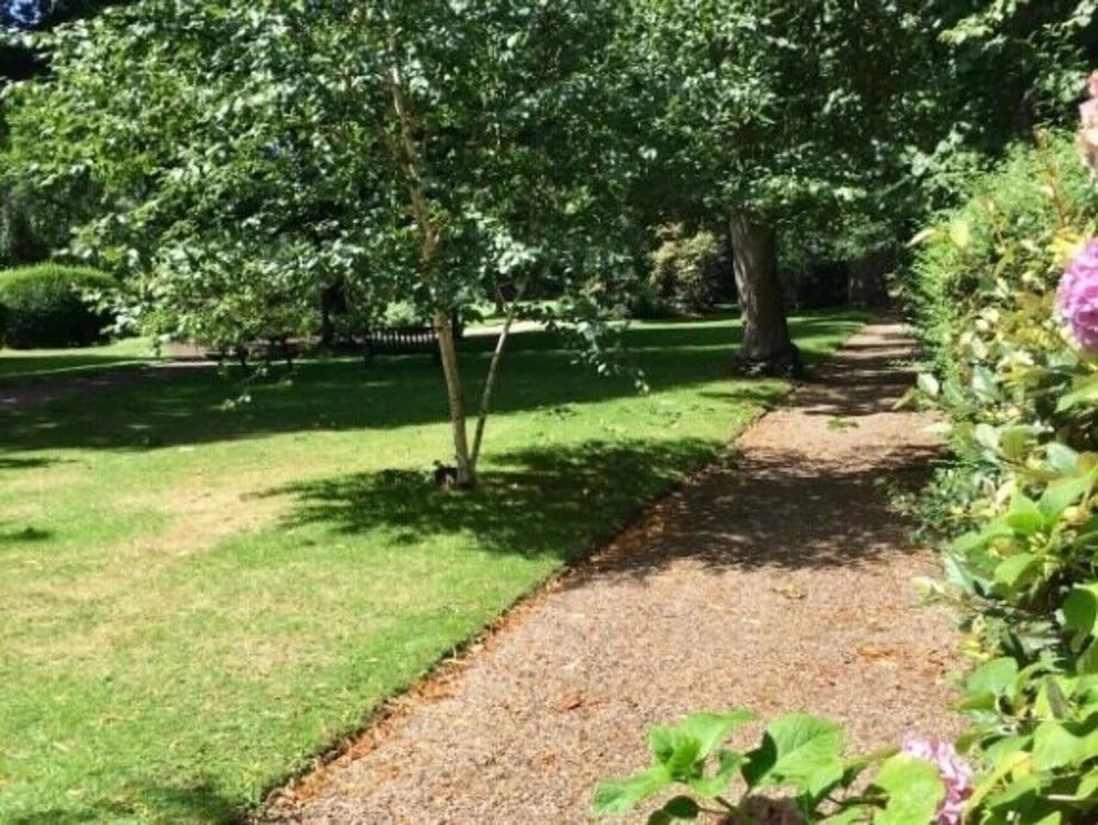 2 Bedroom Apartment Earl's Court
