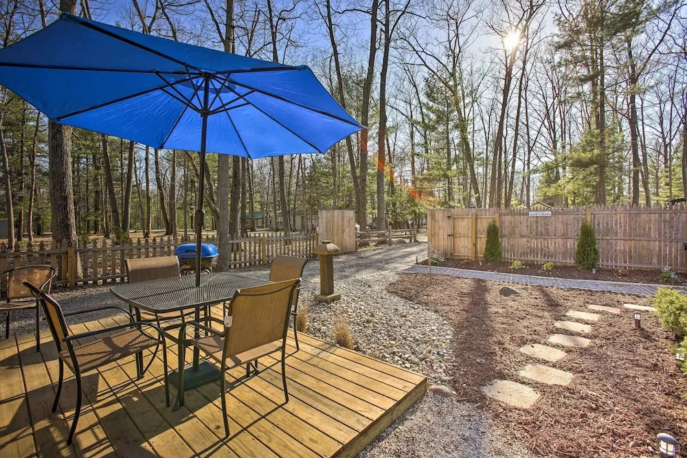 'work, Play & Get Away Cabin' Near Higgins Lake!