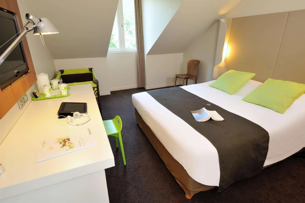 Standard Quadruple room (full double bed)