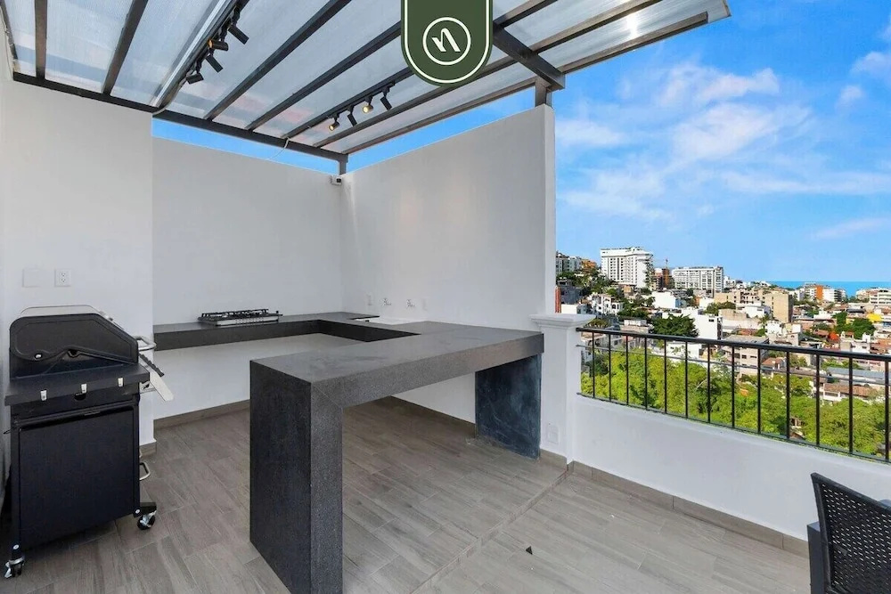 New 1 BR Condo - Rooftop Pool - Romantic Zone