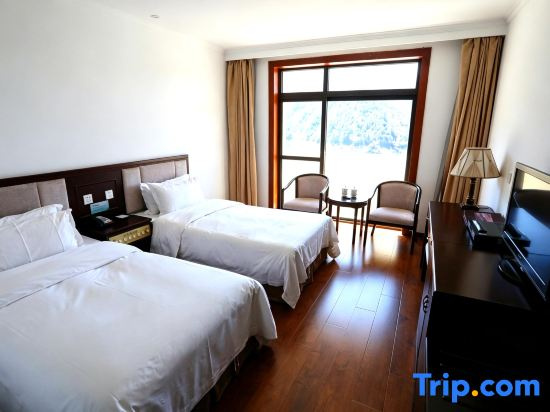 Standard room with lake view