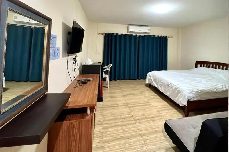 Deluxe Double room with balcony (full double bed)