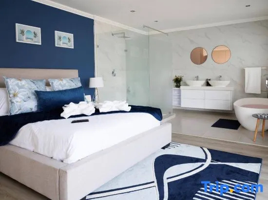Luxurious 4-Bedroom House with Private Pool in Hartbeespoort