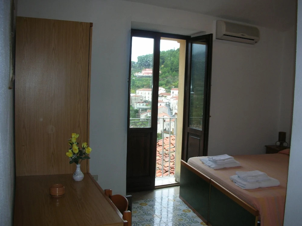 Deluxe room with balcony and with sea view