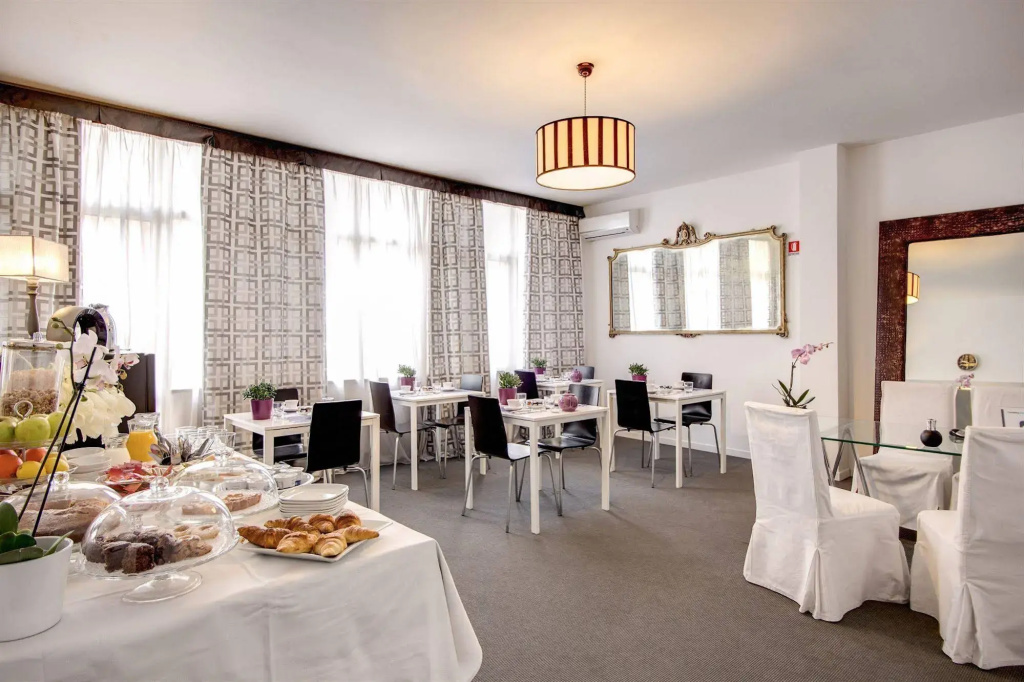 Hotel photo 12