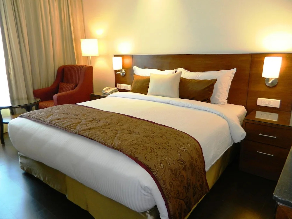 Deluxe Quadruple room with city view