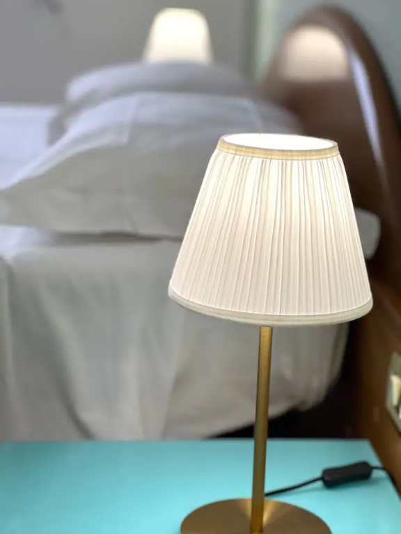 標準四人房，配有大床