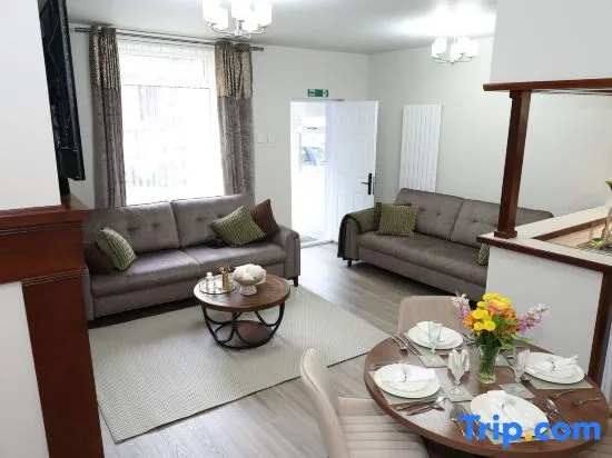 Stylish Home - Contactors Welcome Wifi & Parking