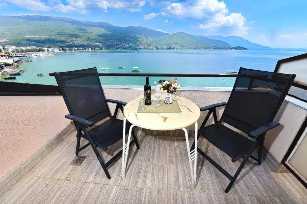 Standard Triple room with lake view