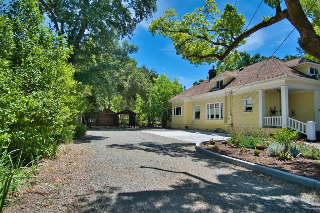Regal Victorian Home in Downtown Calistoga