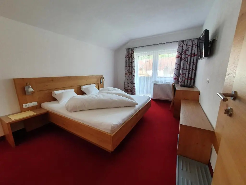 Deluxe Double room with balcony (full double bed)
