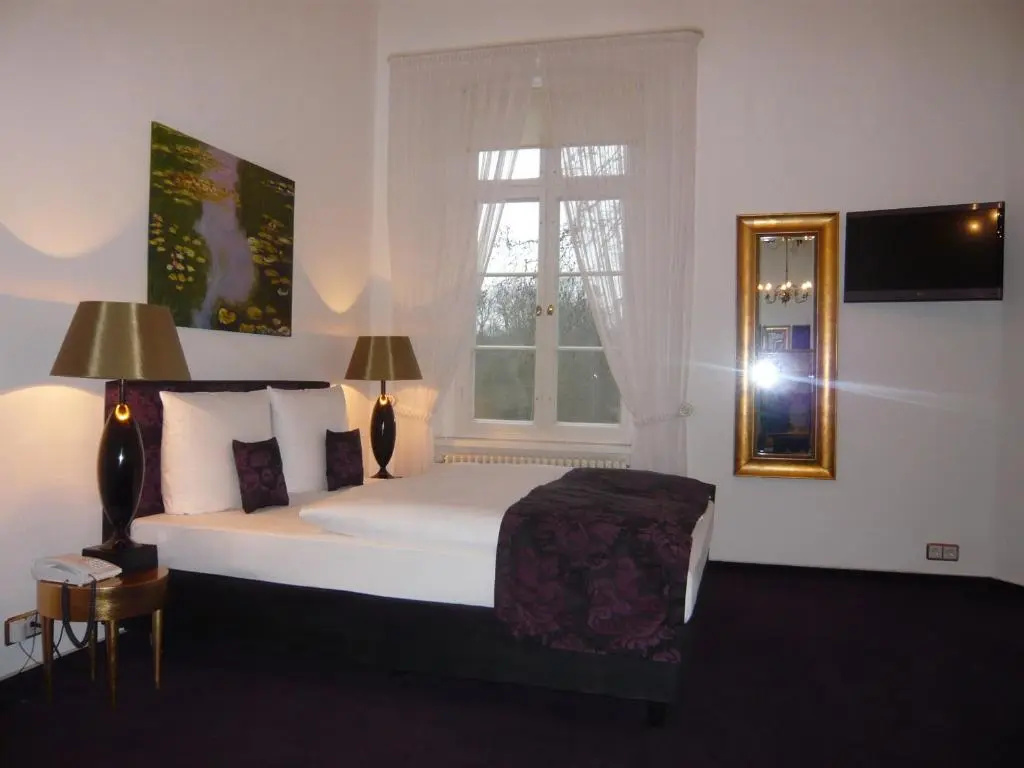 Standard Double room (full double bed)