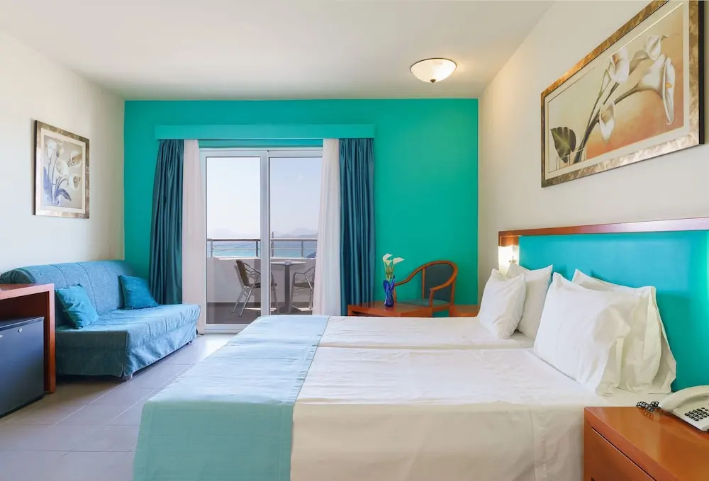Standard room with balcony and with sea view