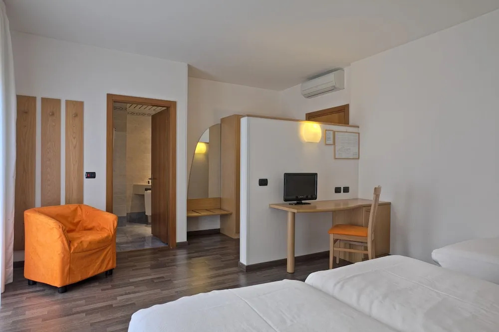 Standard Triple room with balcony