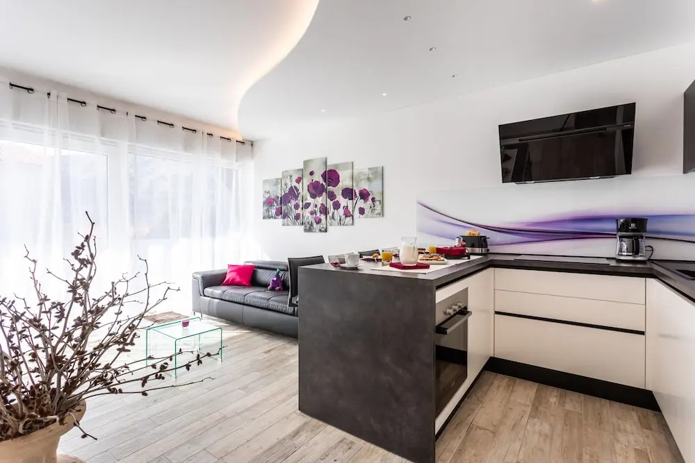1 Bedroom Superior Apartment with balcony and with pool view