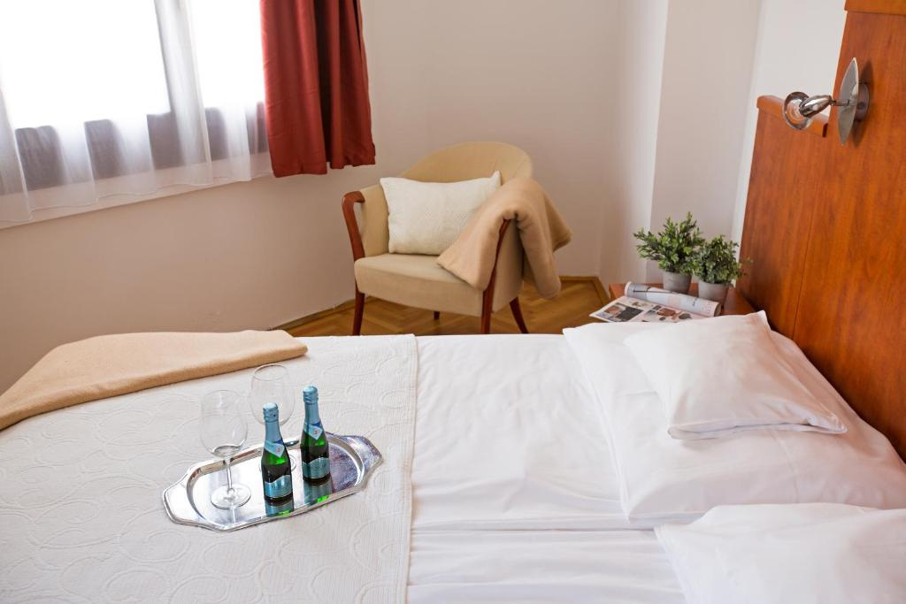 Helios Hotel Pension - Chambres