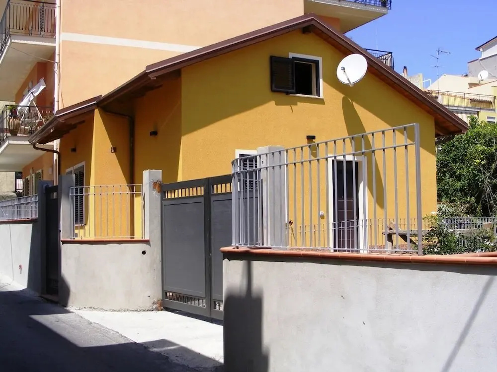 Detached Villa 20m From the sea for Stays and spa Treatments Near Taormina