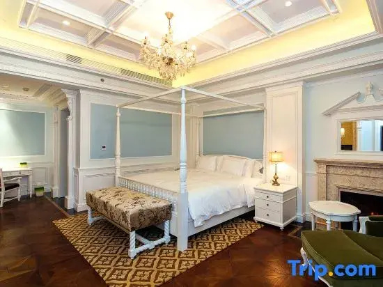 Deluxe Double room with balcony (full double bed)