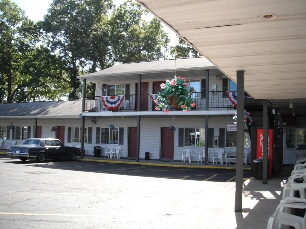 The Sierra Motel
