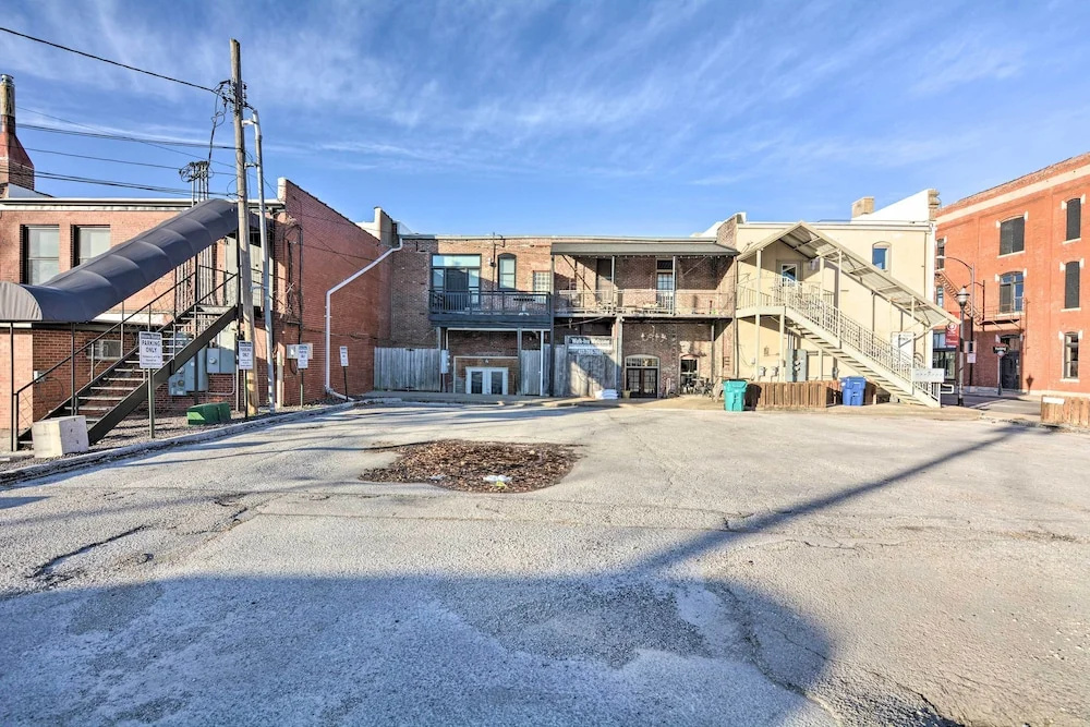 Upscale Loft in the Heart of Dtwn Springfield