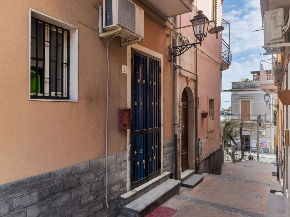 Comfortable Holiday Home in Aci Trezza Near the Sea