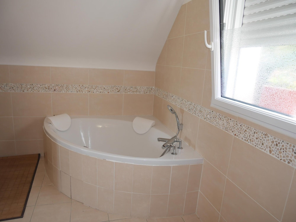 Afficher la photo 8 — Holiday Home With Partial sea View, Douarnenez
