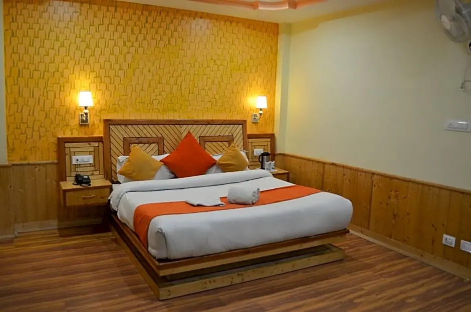Deluxe Double room with balcony (full double bed)