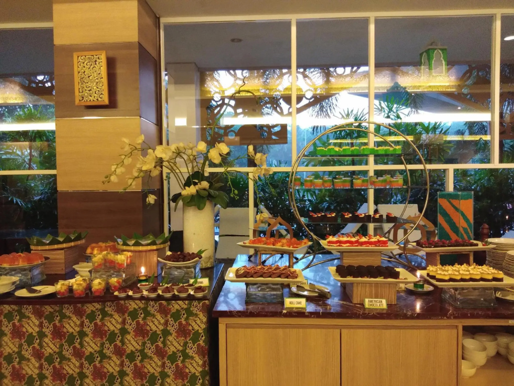 Food & Beverage