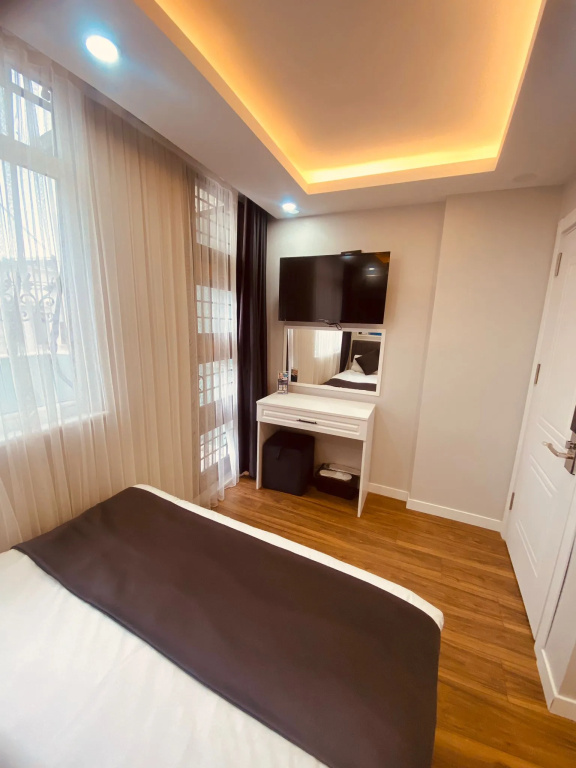 Superior Double room with balcony (full double bed)