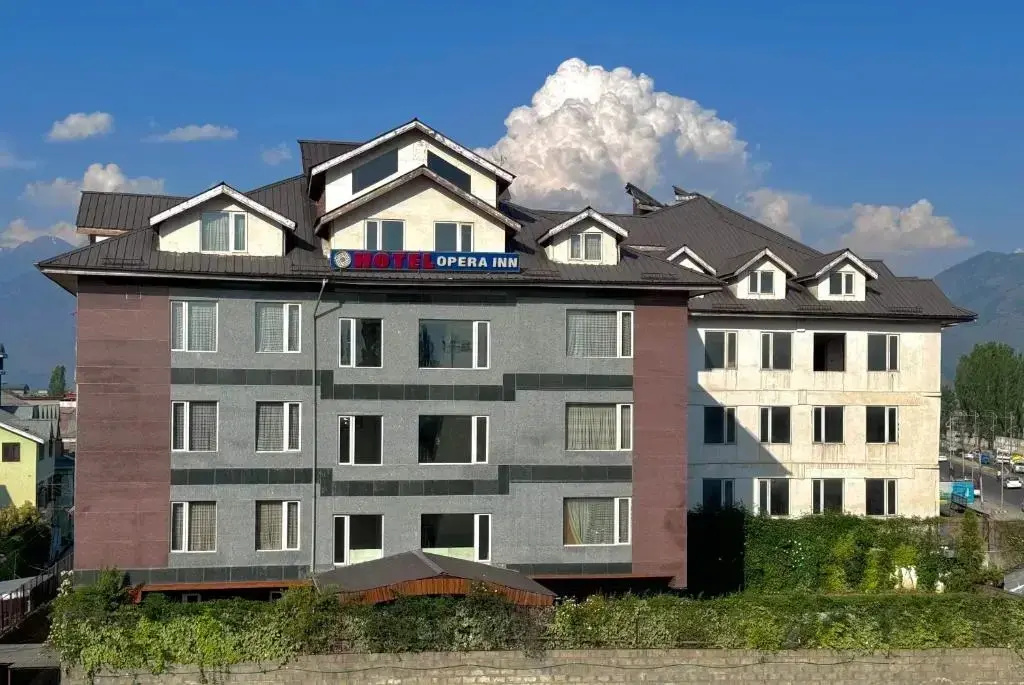 Opera Inn by OYO Rooms