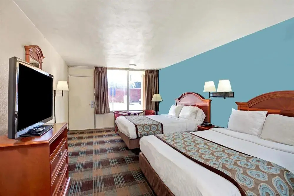 Howard Johnson Downtown/Opryland Area
