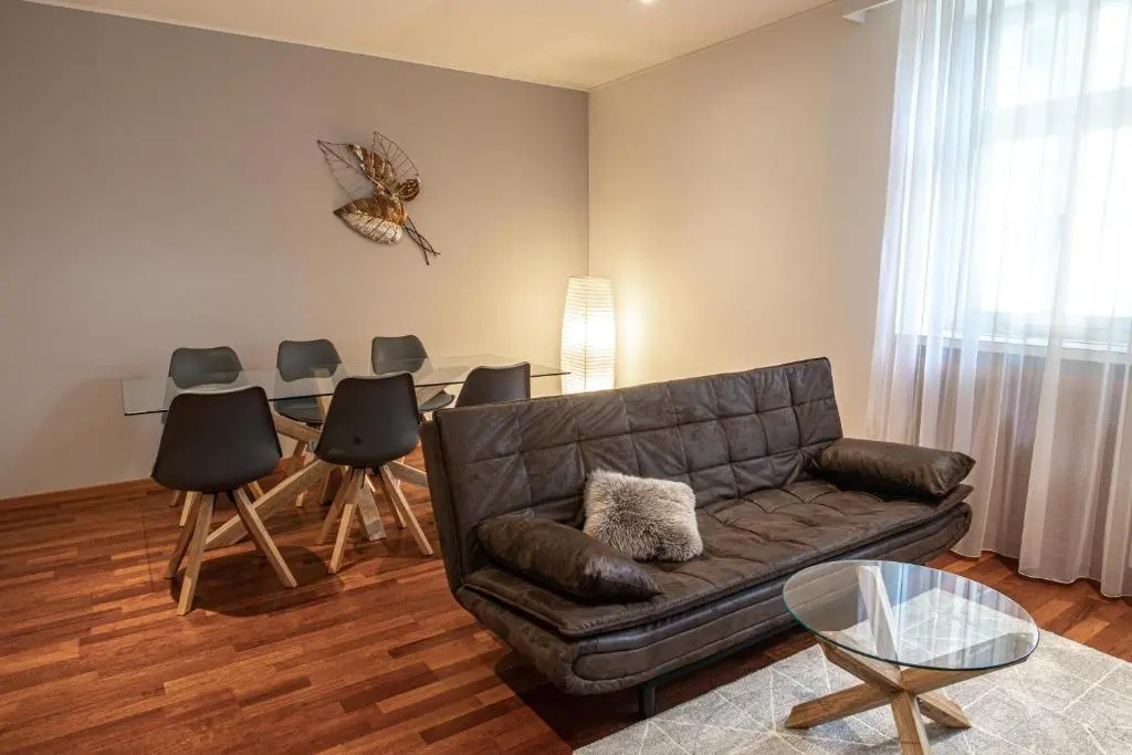 3 Bedrooms Apartment