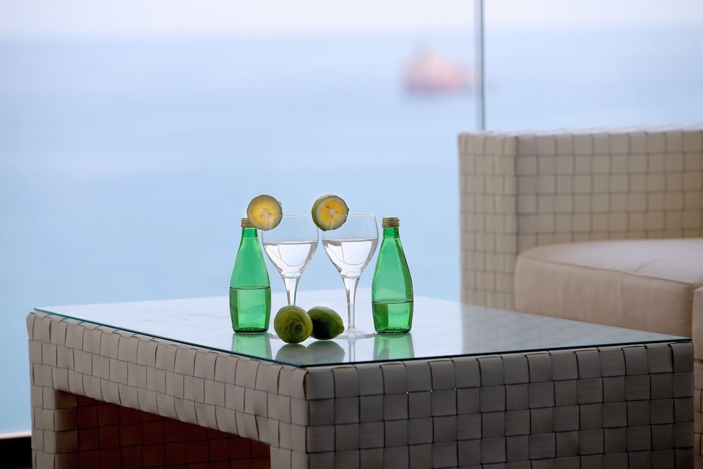 2 Bedrooms Double Suite with sea view (full double bed) (queen size bed)