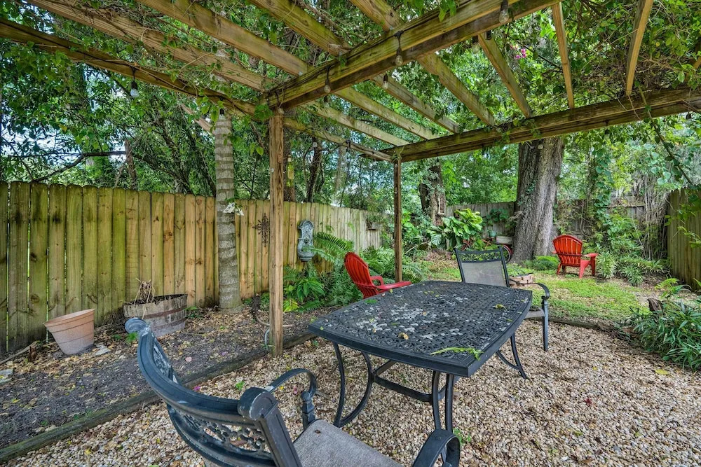 Walk to Mount Dora Historic District: Cozy Home!