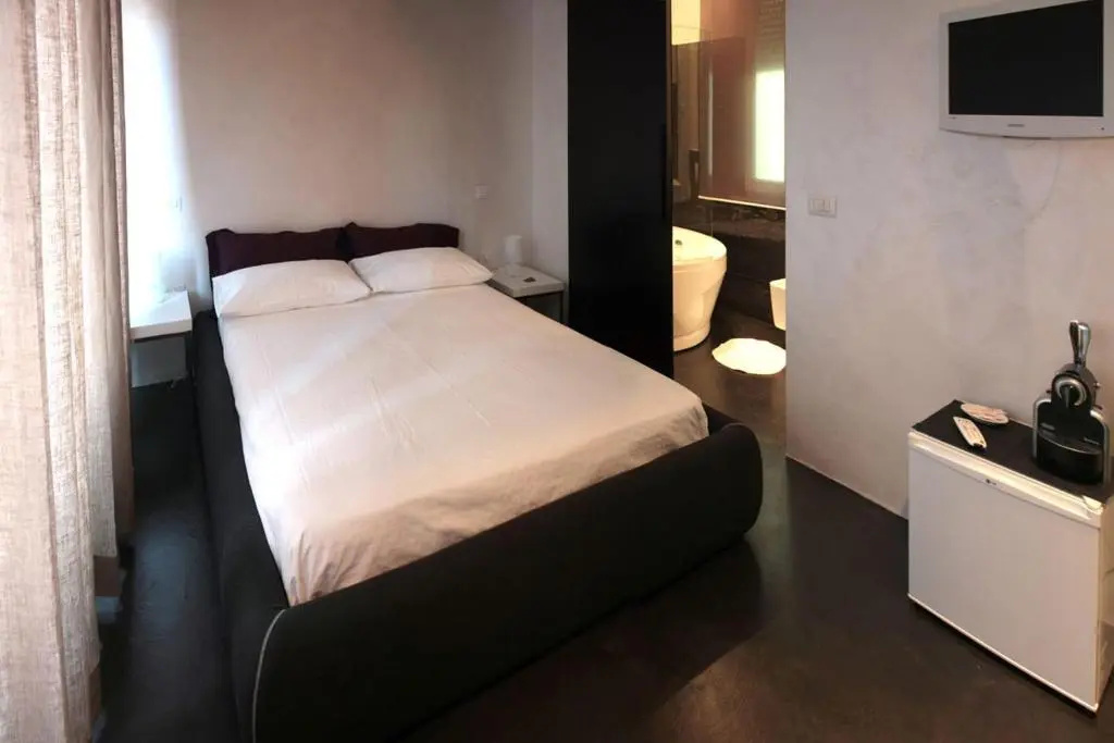 Standard Double room (full double bed)