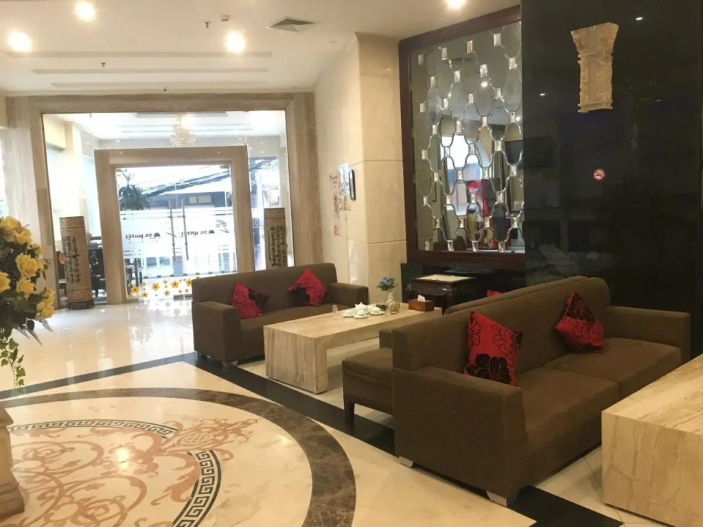 Lobby & Reception
