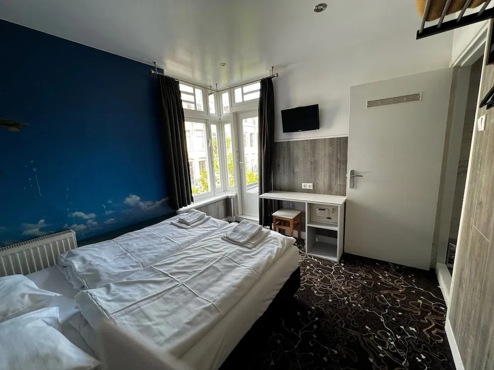 Classic Double room (full double bed)