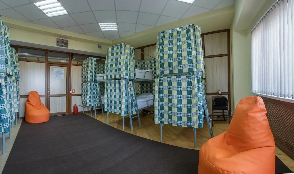 Кровать в общем номере в Good Inn