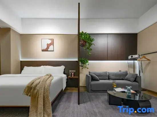 Standard Double room with river view (full double bed)