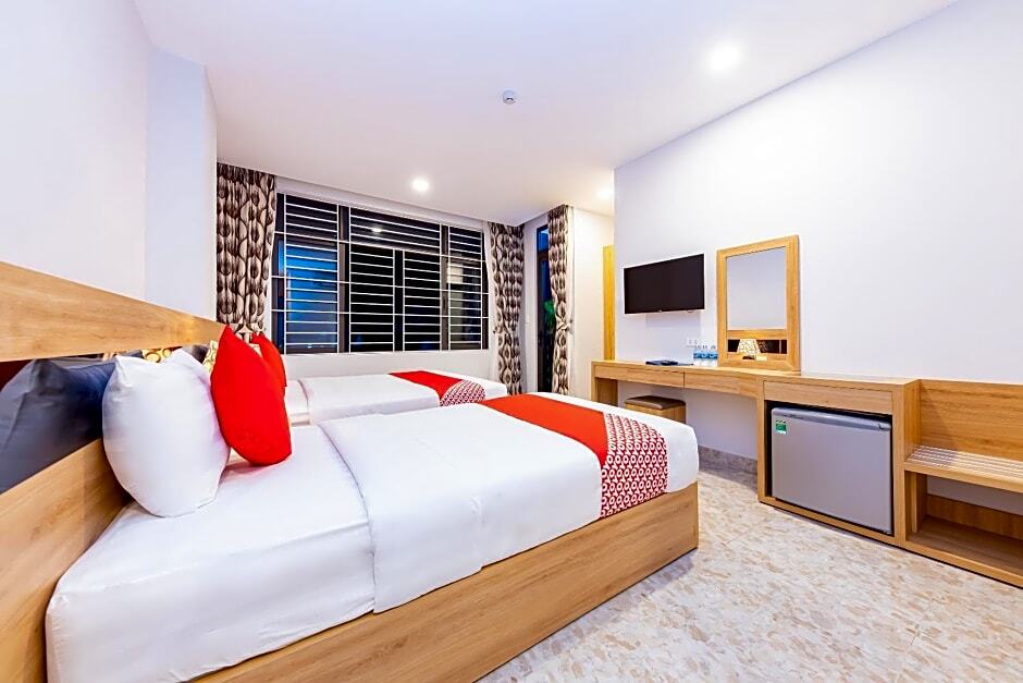 Трёхместный номер Deluxe с балконом в Gold Coast Nha Trang