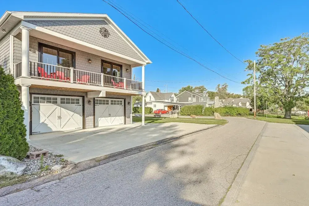 Walk to Dtwn Syracuse: Private Lake-view Home