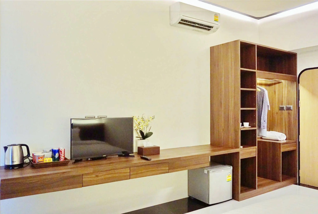 BearPacker Patong Hostel by null