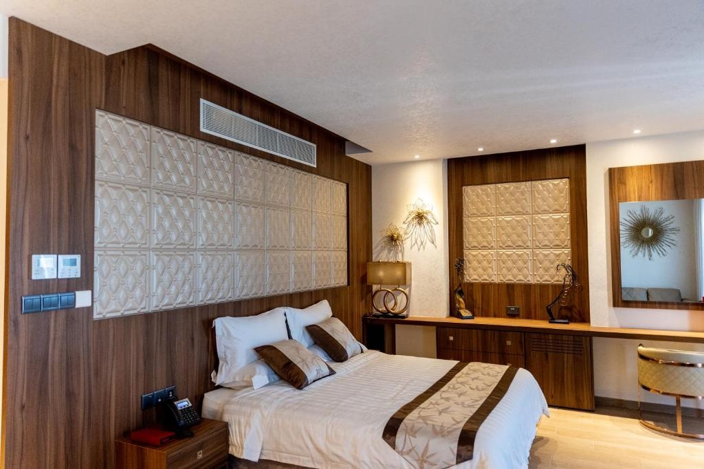 No Balcony (no window) Double room (full double bed) (no window)