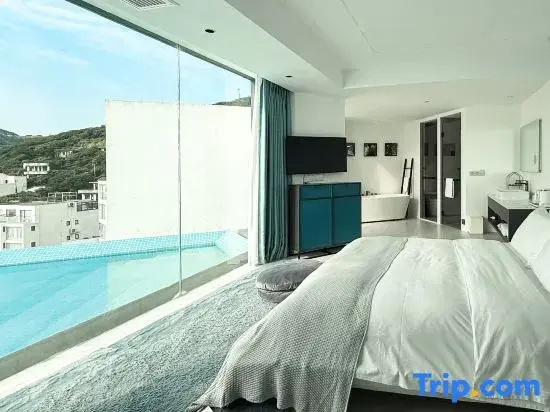 Standard Double room with water view (full double bed)