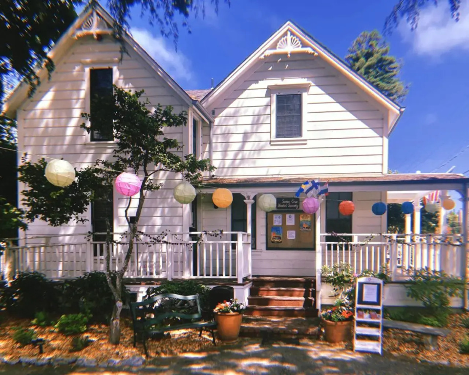 HI Santa Cruz Hostel