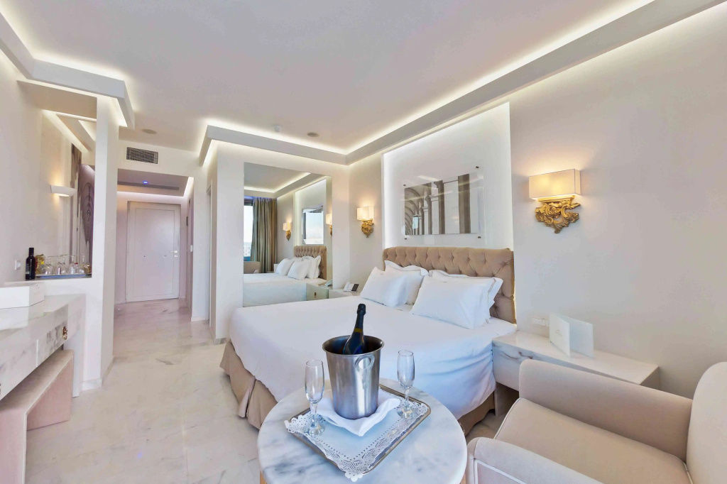 Royal Marmin Bay Boutique & Art Hotel - Adults Only — фото