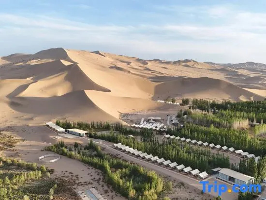 Dunhuang Damo Changhe Desert Family Tent Homestay