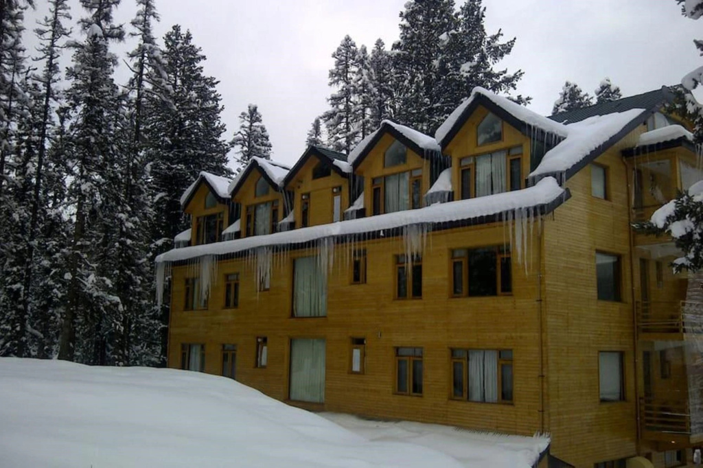 Pine Spring Resort Gulmarg