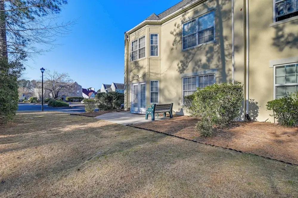 Community Pool & Tennis Court: Myrtle Beach Condo